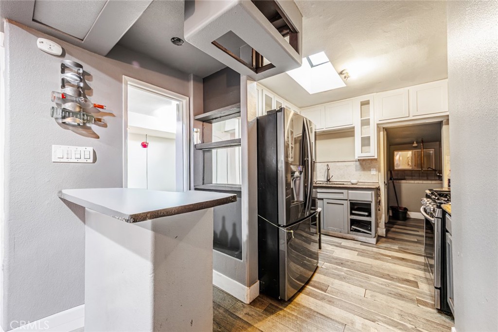 Residential for sale at 5336 Huntington S, Los Angeles CA featuring 3 beds and 2 baths