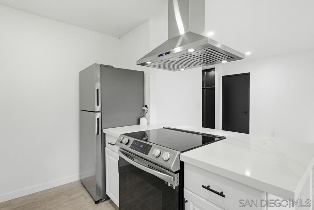Residential for sale at 9556 Carroll Canyon Rd 143, San Diego CA featuring 1 bed and 1 bath