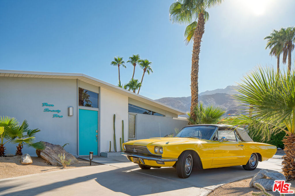 Residential Lease for rent at 475 E Desert Willow Circle, Palm Springs CA featuring 3 beds and 2 baths