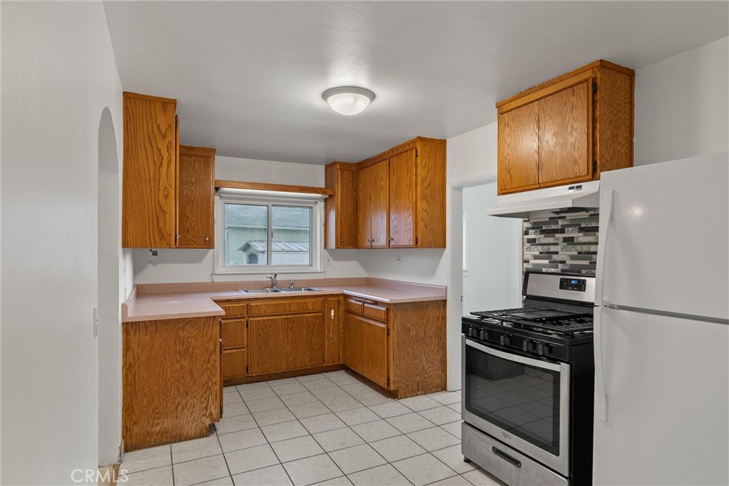 Residential for sale at 7 Acacia Avenue, Oroville CA featuring 2 beds and 1 bath