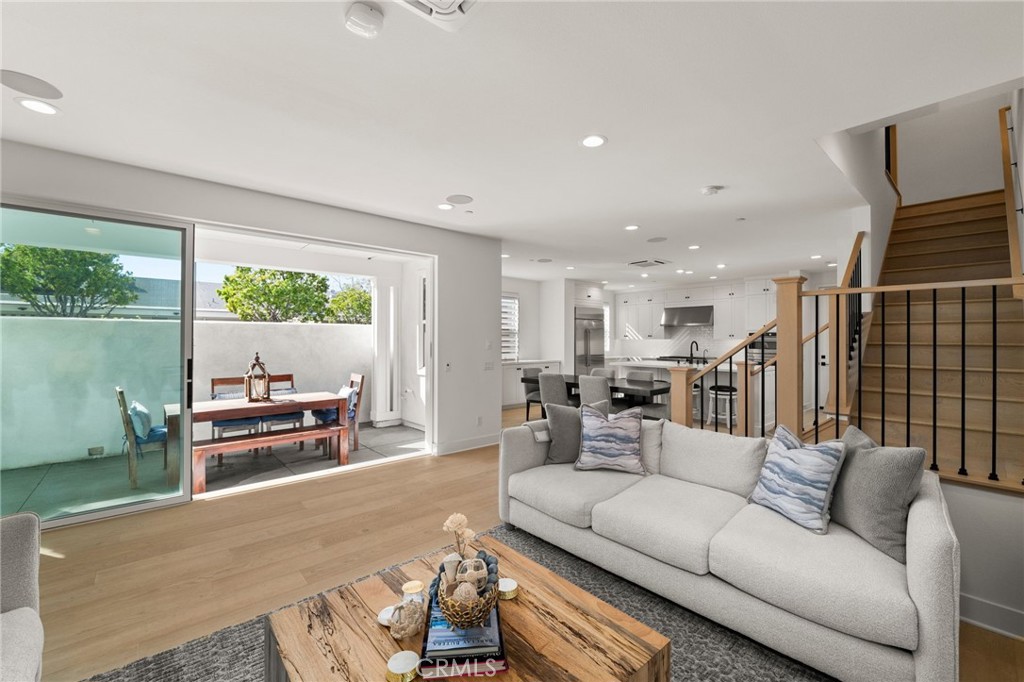 Residential for sale at 2127 Cresta, Newport Beach CA featuring 3 beds and 4 baths