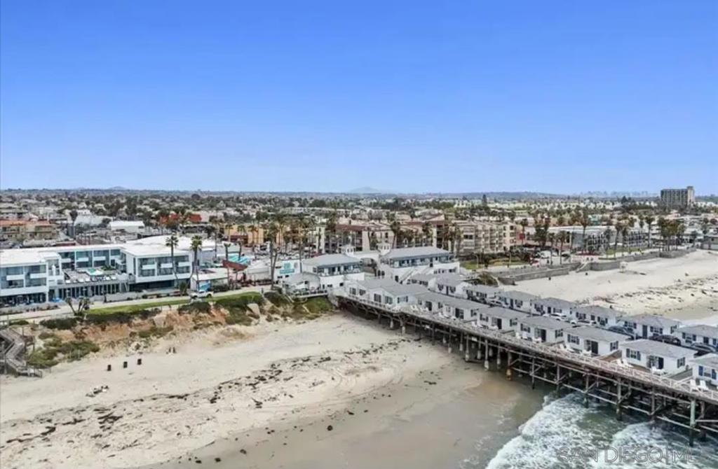 Residential Lease for rent at 4465 Ocean Front 4, San Diego CA featuring 1 bed and 1 bath