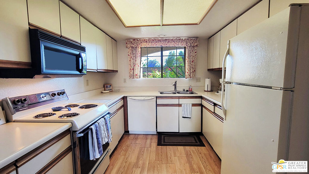 Residential for sale at 2700 E Mesquite Avenue E29, Palm Springs CA featuring 2 beds and 2 baths