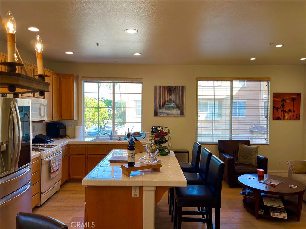 Residential Lease for rent at 7543 Quiet Cove, Huntington Beach CA featuring 1 bed and 2 baths