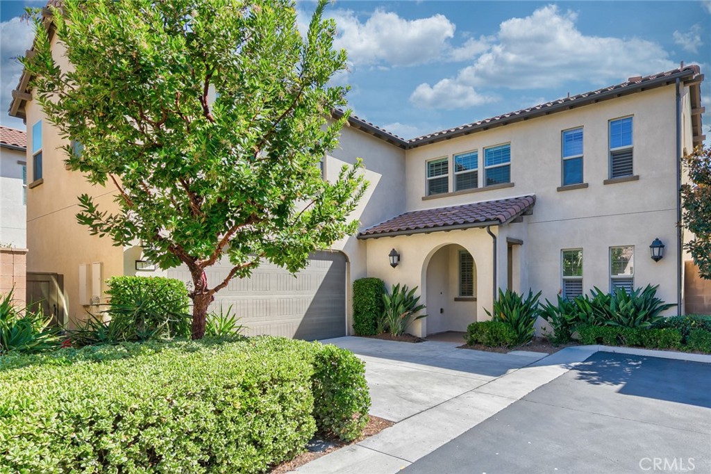 Residential Lease for rent at 177 Firefly, Irvine CA featuring 5 beds and 3 baths