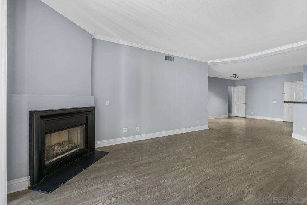 Residential Lease for rent at 12372 Carmel Country Rd. 202, San Diego CA featuring 2 beds and 2 baths