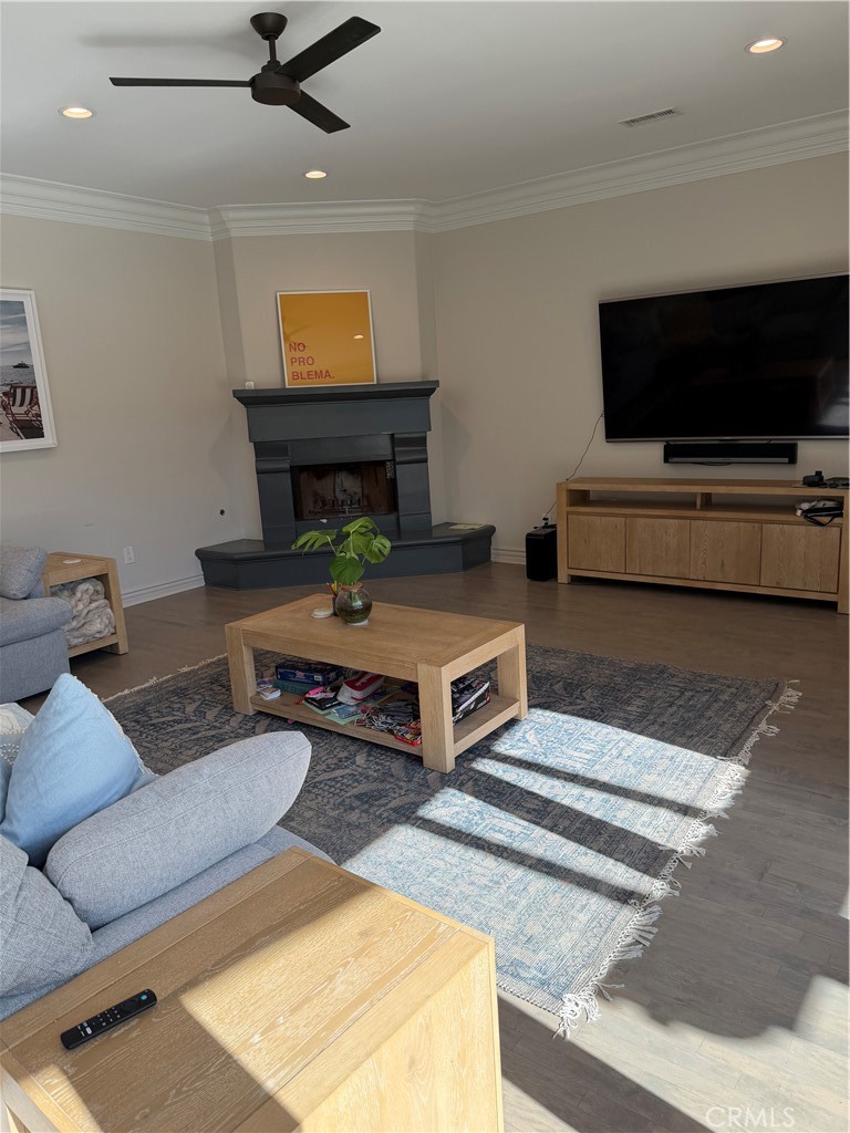 Residential Lease for rent at 1018 11th, Manhattan Beach CA featuring 5 beds and 5 baths
