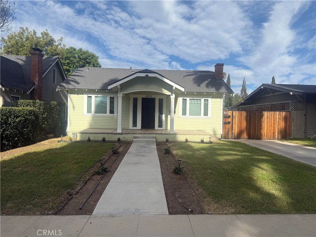 Residential Lease for rent at 4033 Linwood Place, Riverside CA featuring 2 beds and 2 baths