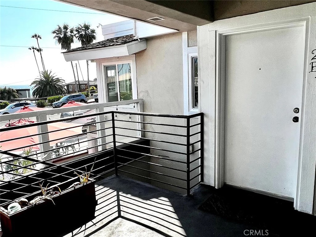 Residential Lease for rent at 640 South Pacific Coast Highway 2B, Laguna Beach CA featuring 1 bed and 1 bath