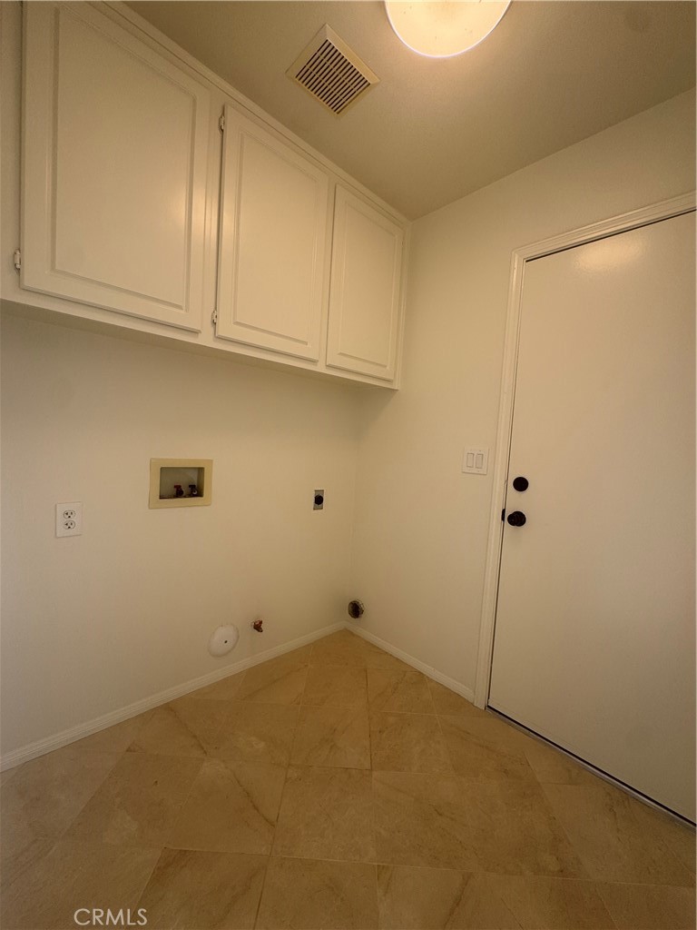 Residential Lease for rent at 27935 Hedgeline, Laguna Niguel CA featuring 5 beds and 3 baths