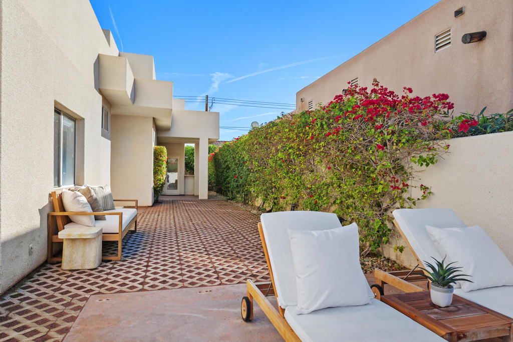 Residential for sale at 51220 Avenida Carranza, La Quinta CA featuring 4 beds and 3 baths