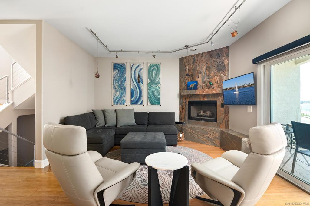 Residential Lease for rent at 3701 Riviera Dr 11, San Diego CA featuring 3 beds and 3 baths