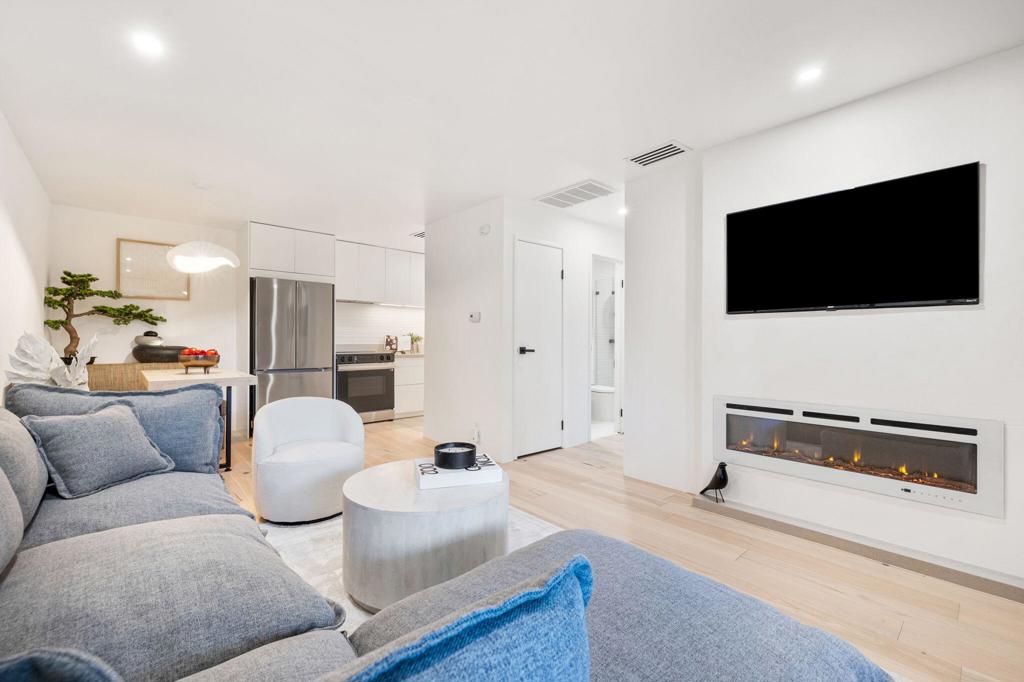 Residential for sale at 2857 N Los Felices Road 203, Palm Springs CA featuring 1 bed and 1 bath