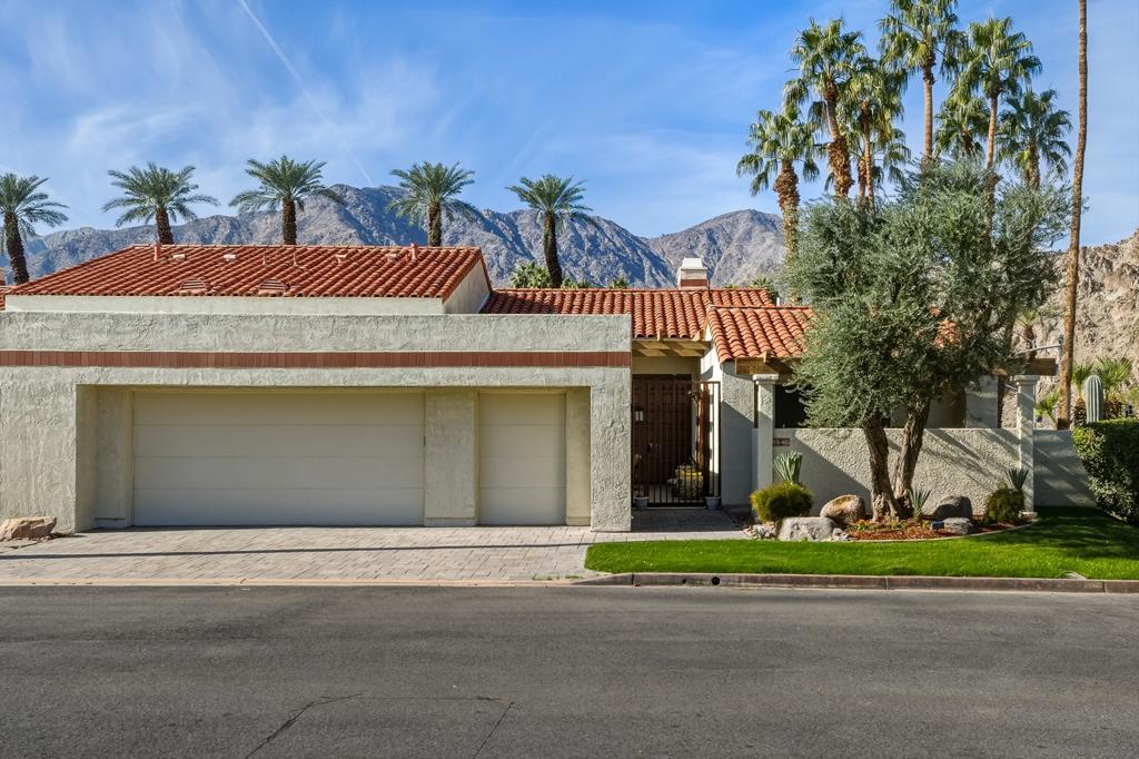 Residential for sale at 49405 Avenida Club La Quinta, La Quinta CA featuring 3 beds and 3 baths