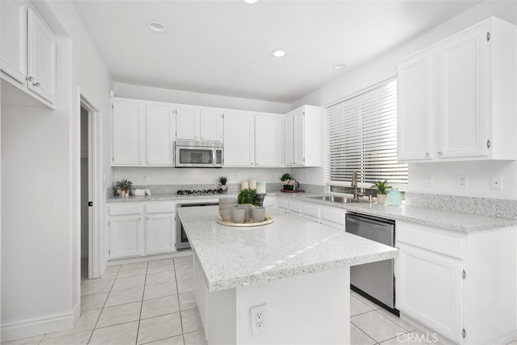 Residential for sale at 2 Oak Ridge, Aliso Viejo CA featuring 4 beds and 3 baths