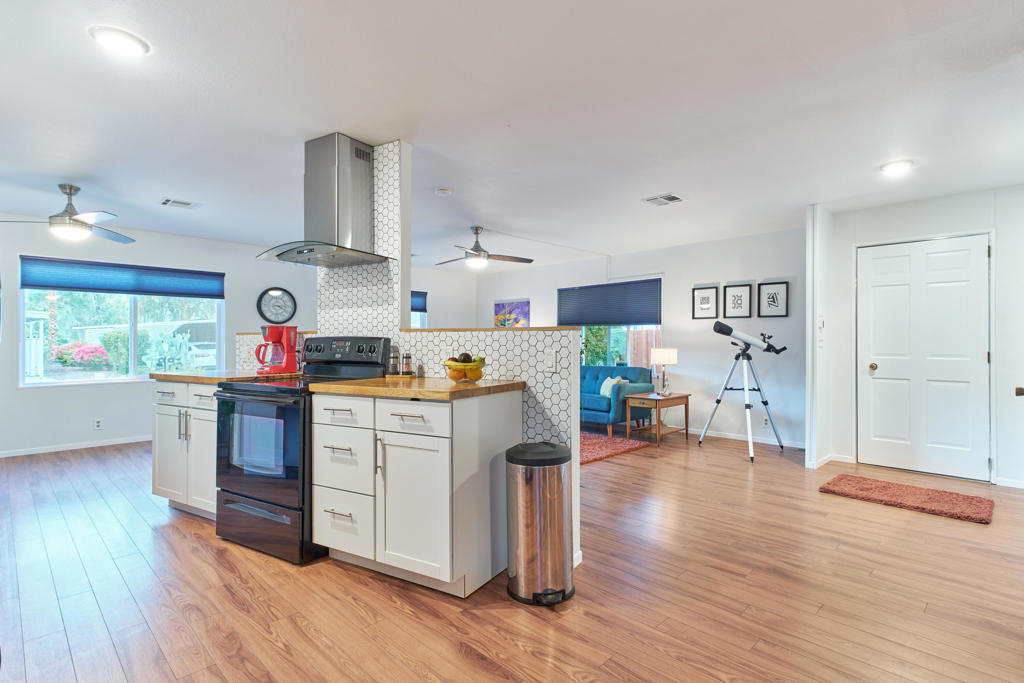 Manufactured In Park for sale at 40 N Paseo Laredo, Cathedral City CA featuring 2 beds and 2 baths