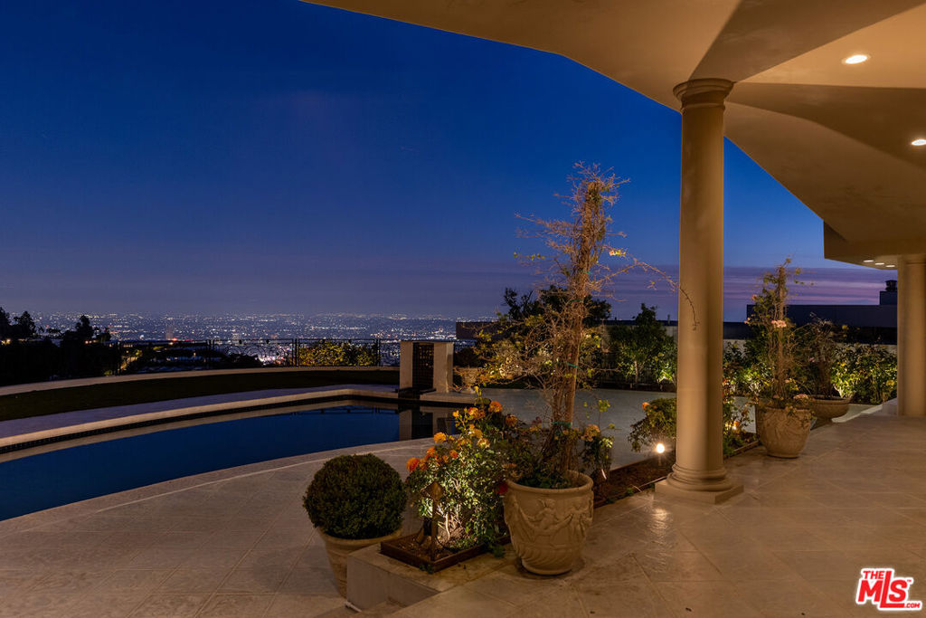 Residential Lease for rent at 1630 Carla, Beverly Hills CA featuring 4 beds and 5 baths