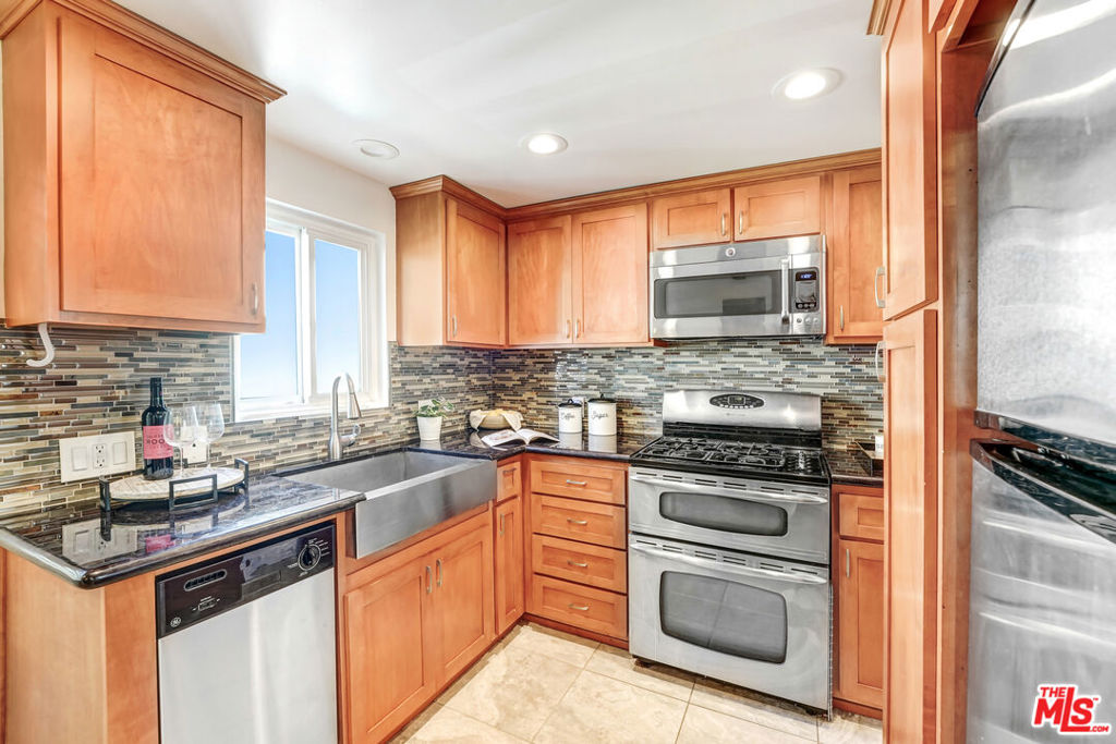 Residential for sale at 4591 Inglewood Boulevard 3, Culver City CA featuring 2 beds and 2 baths