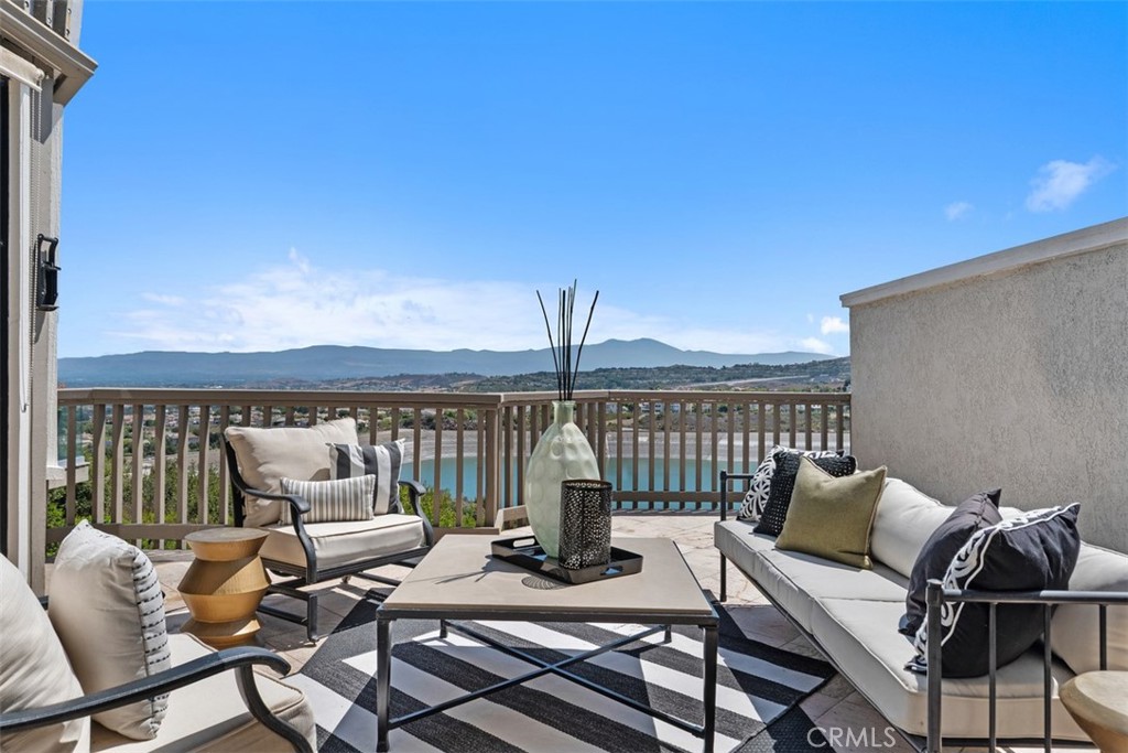 Residential for sale at 26 Coventry 25, Newport Beach CA featuring 3 beds and 3 baths