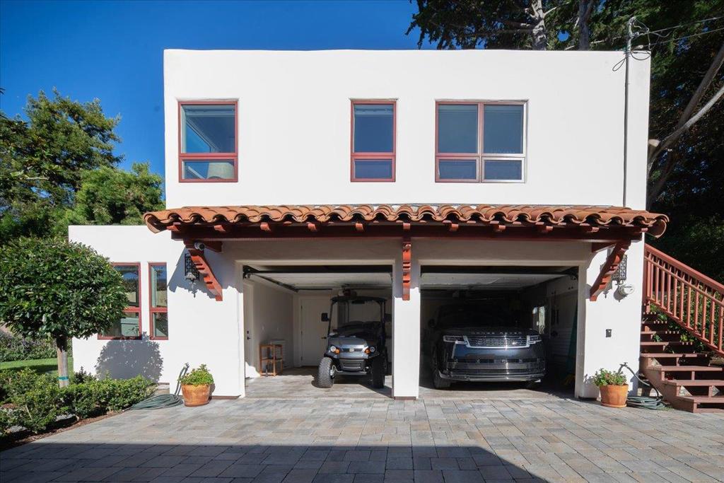 Residential for sale at San Carlos 2 NW of Santa Lucia, Carmel CA featuring 1 bed and 1 bath