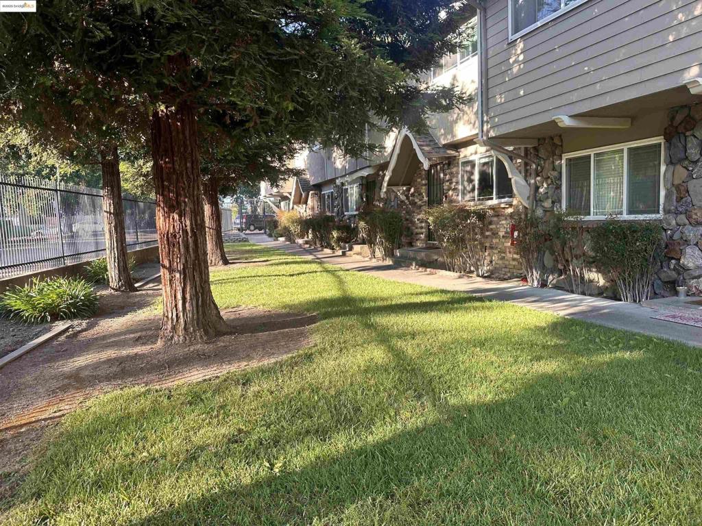 Residential Lease for rent at 399 west angela st, Pleasanton CA featuring 2 beds and 2 baths