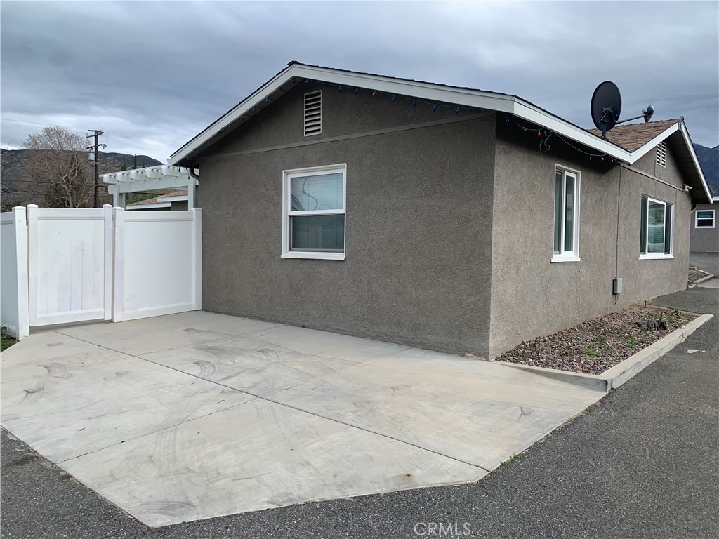 Residential Lease for rent at 10917 Bryant Street, Yucaipa CA featuring 2 beds and 1 bath
