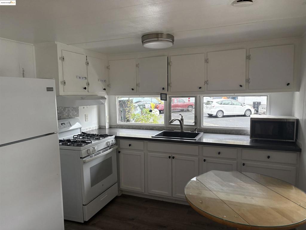Manufactured In Park for sale at 2050 Monument, Pleasant Hill CA featuring 2 beds and 1 bath