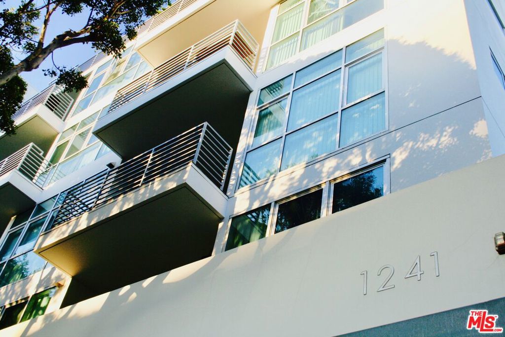 Residential Lease for rent at 1241 5TH Street 308, Santa Monica CA featuring 1 bed and 1 bath