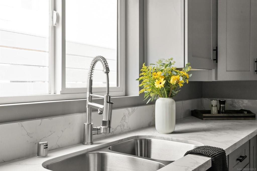 Residential Lease for rent at 1020 Beryl Street, San Diego CA featuring 2 beds and 2 baths