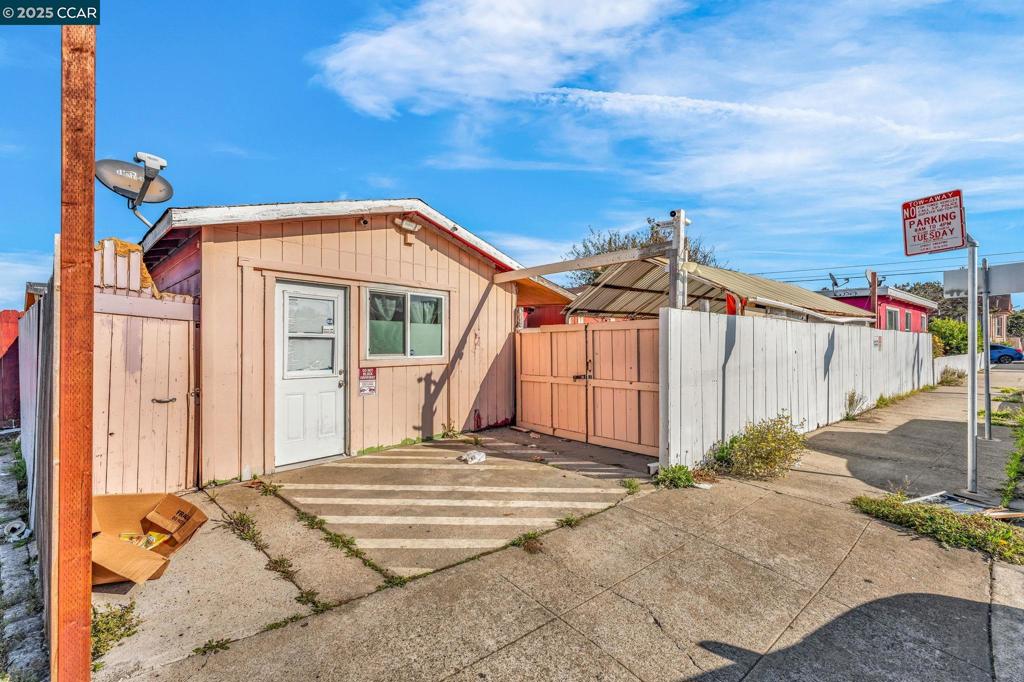 Residential for sale at 1501 Hayes, Richmond CA featuring 2 beds and 1 bath