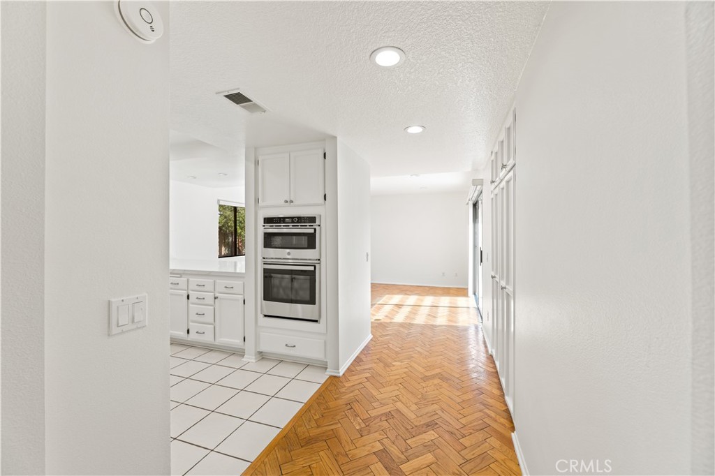 Residential Lease for rent at 55 Tidewind 54, Irvine CA featuring 3 beds and 3 baths