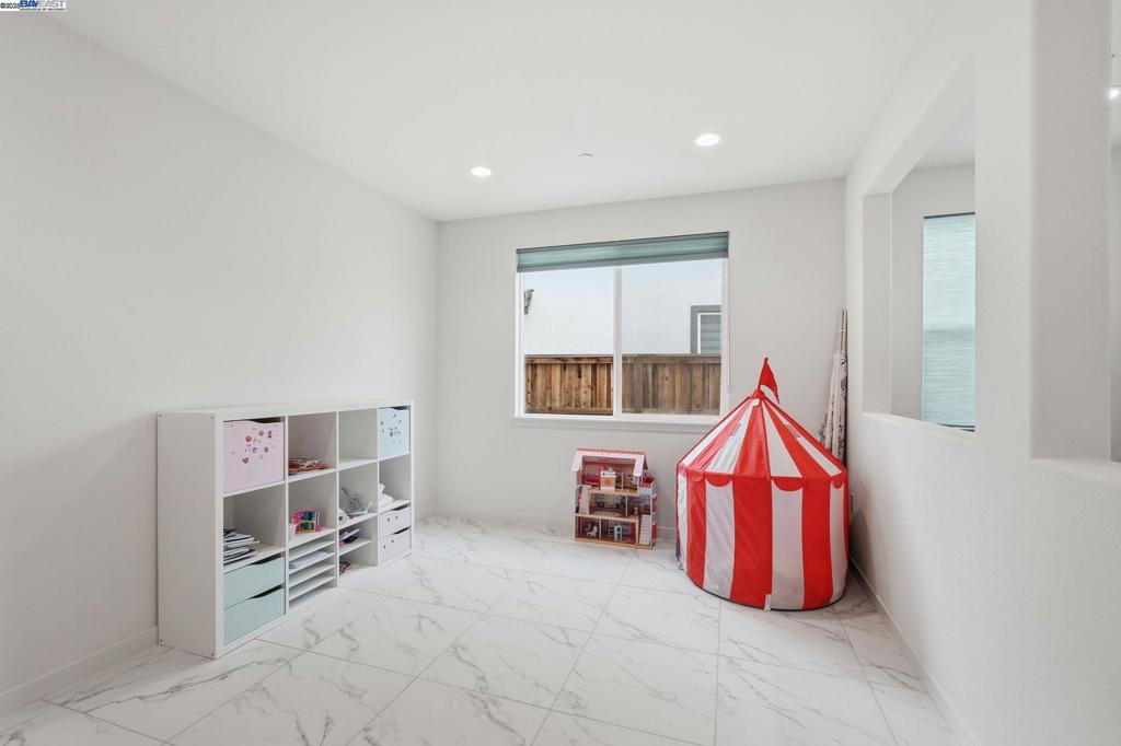 Residential for sale at 3039 Paxton Ct, Lathrop CA featuring 5 beds and 5 baths