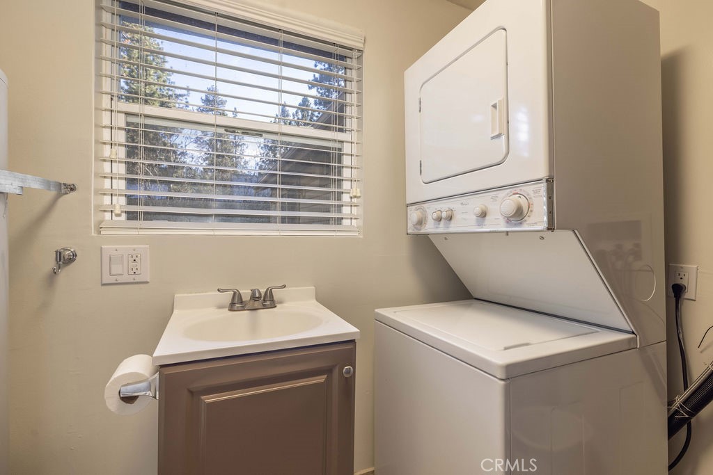 Residential for sale at 433 Conklin, Big Bear Lake CA featuring 2 beds and 1 bath