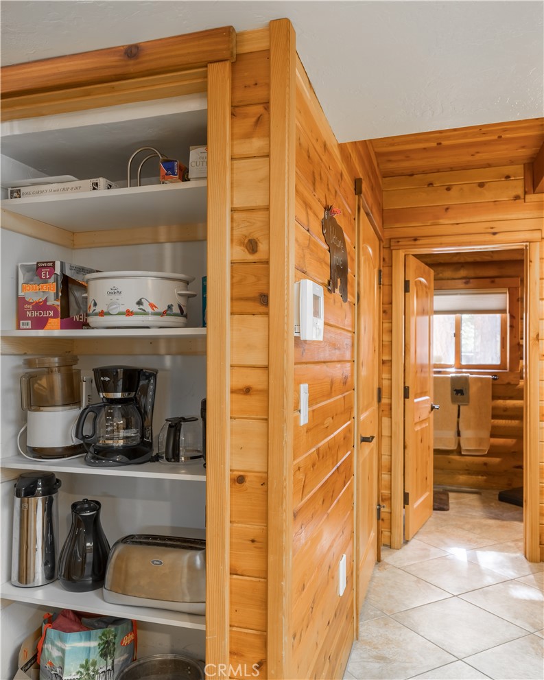 Residential Lease for rent at 42591 La Cerena, Big Bear Lake CA featuring 3 beds and 2 baths