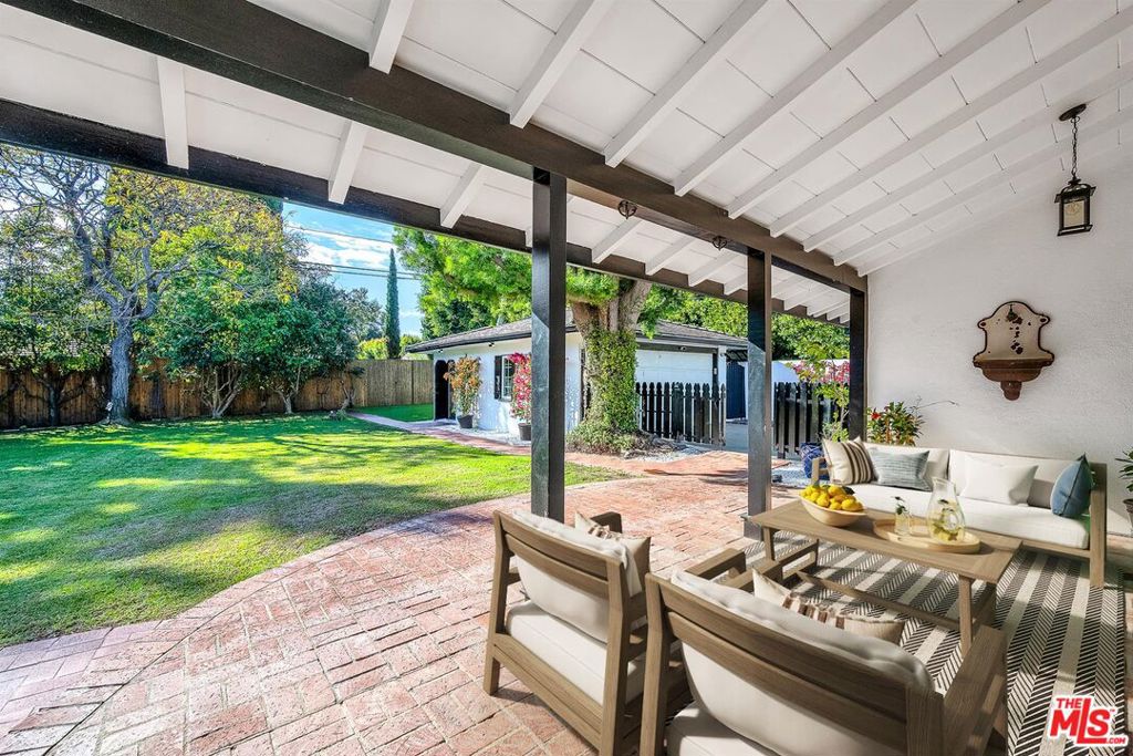 Residential Lease for rent at 629 N Rexford Drive, Beverly Hills CA featuring 4 beds and 4 baths