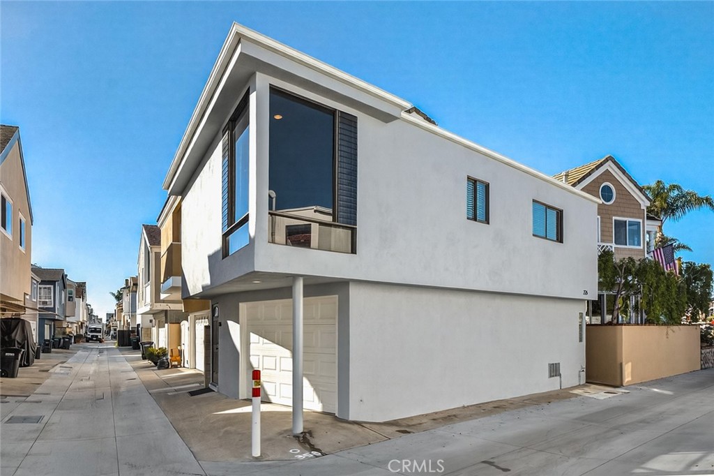 Residential Lease for rent at 226 Garnet Avenue, Newport Beach CA featuring 1 bed and 1 bath