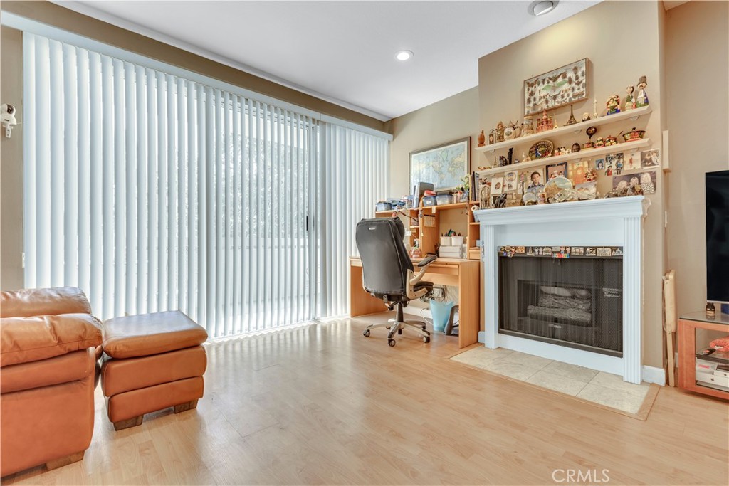 Residential for sale at 10511 Ashton 101, Los Angeles CA featuring 2 beds and 3 baths