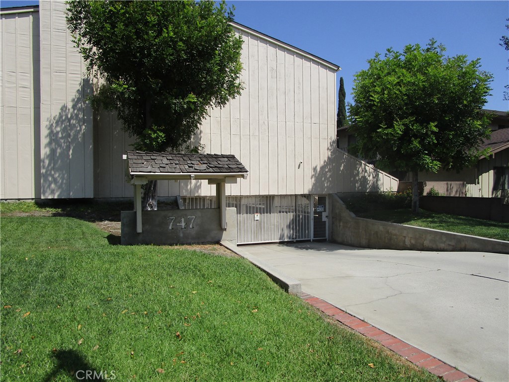Residential Lease for rent at 747 Fairview C, Arcadia CA featuring 2 beds and 4 baths