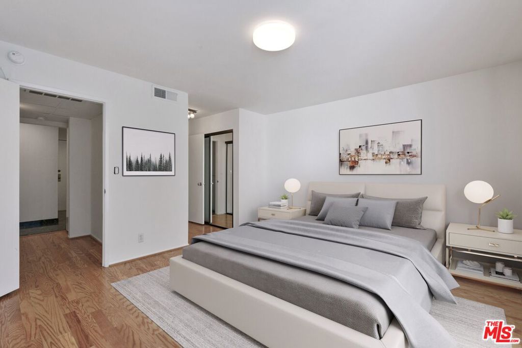 Residential Lease for rent at 906 N Doheny Drive 322, West Hollywood CA featuring 1 bed and 1 bath
