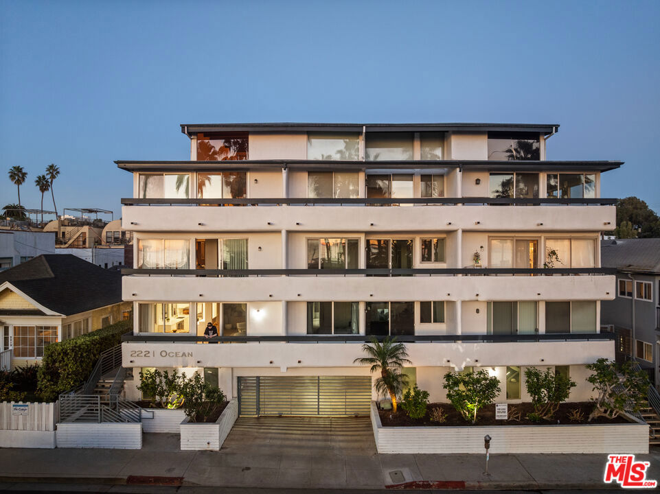 Residential for sale at 2221 Ocean Avenue 101, Santa Monica CA featuring 1 bed and 1 bath