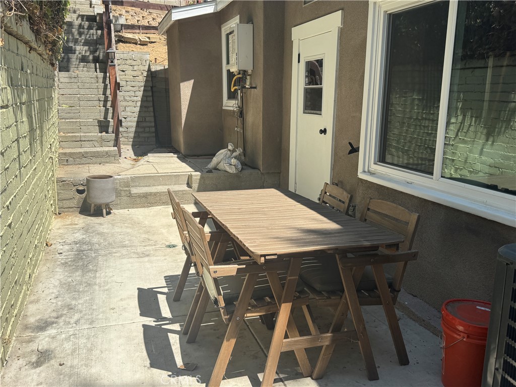 Residential Lease for rent at 800 Skyland Drive, Sierra Madre CA featuring 2 beds and 1 bath