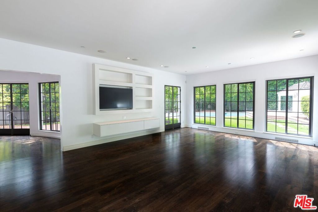 Residential Lease for rent at 1115 N Beverly Drive, Beverly Hills CA featuring 6 beds and 7 baths