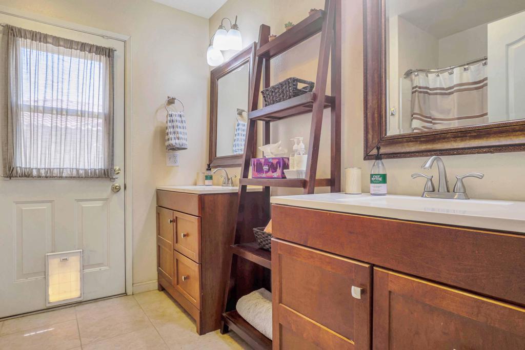 Residential Lease for rent at 39795 Regency Way, Palm Desert CA featuring 3 beds and 3 baths