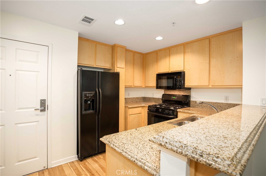 Residential Lease for rent at 160 S Hudson Avenue 303, Pasadena CA featuring 2 beds and 2 baths