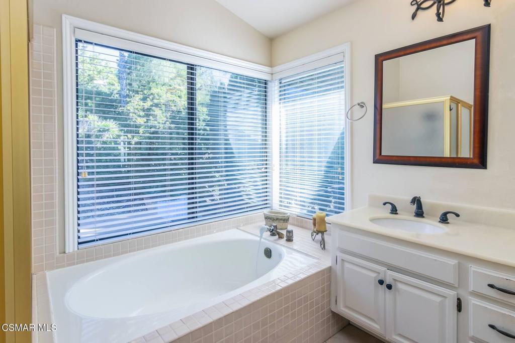 Residential Lease for rent at 2594 Ridgebrook Place, Thousand Oaks CA featuring 4 beds and 3 baths