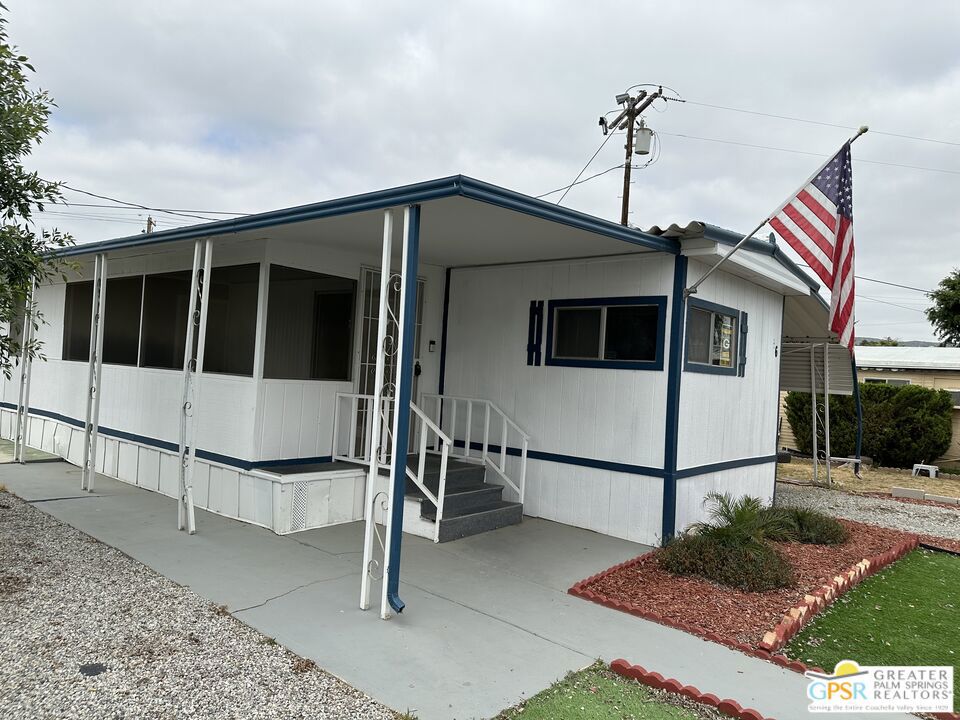 Manufactured In Park for sale at 35099 W Florida Avenue B6, Hemet CA featuring 2 beds and 1 bath