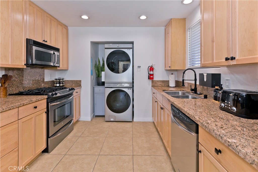 Residential Lease for rent at 10510 Ocotillo Road, Desert Hot Springs CA featuring 3 beds and 3 baths