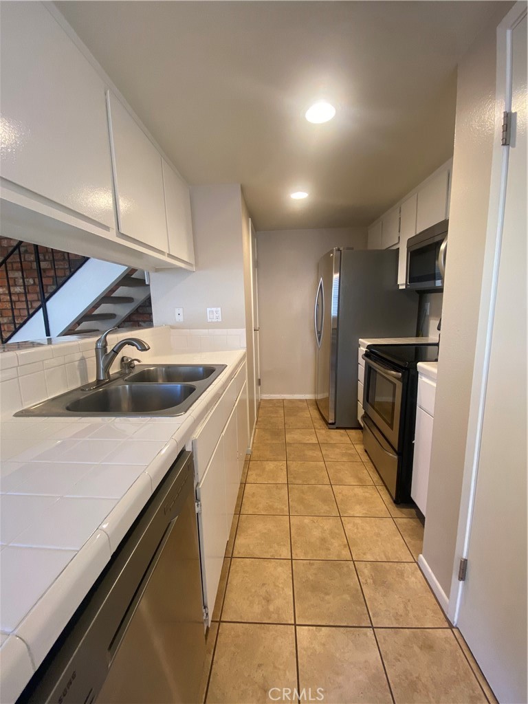 Residential Lease for rent at 2366 Lomeli, La Verne CA featuring 2 beds and 1 bath