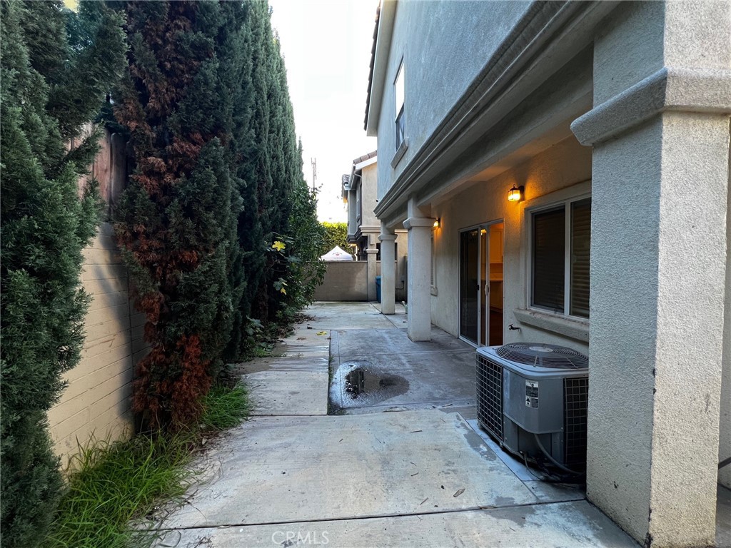 Residential Lease for rent at 13768 Cordary, Hawthorne CA featuring 3 beds and 3 baths