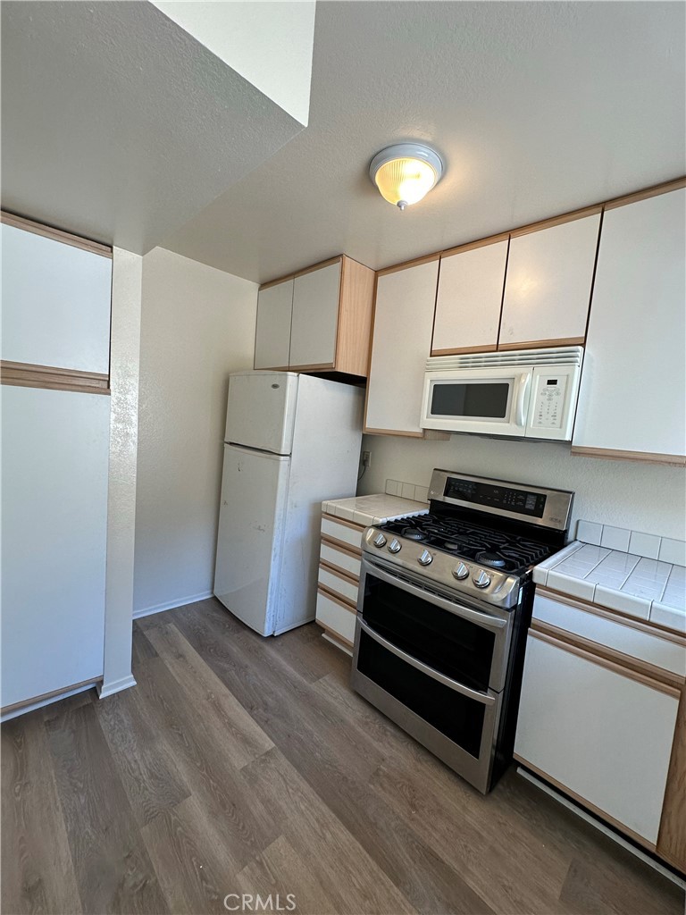 Residential Lease for rent at 34 Elksford, Irvine CA featuring 2 beds and 2 baths